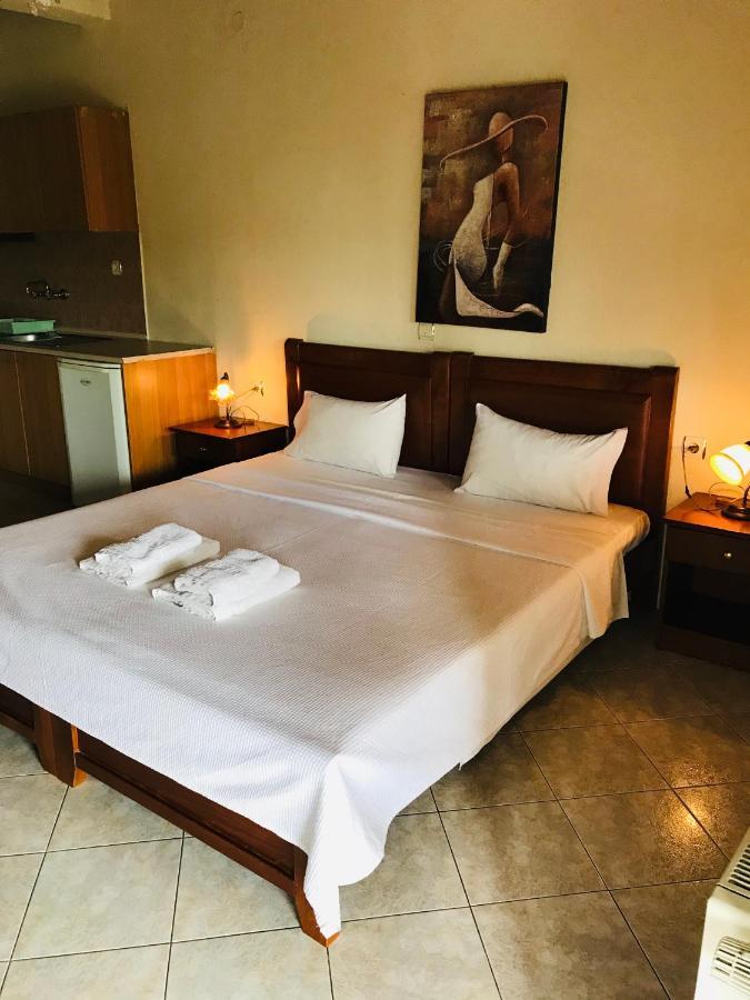 Guesthouse Adonis Káto Loutrákion Kültér fotó