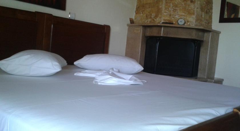 Guesthouse Adonis Káto Loutrákion Szoba fotó