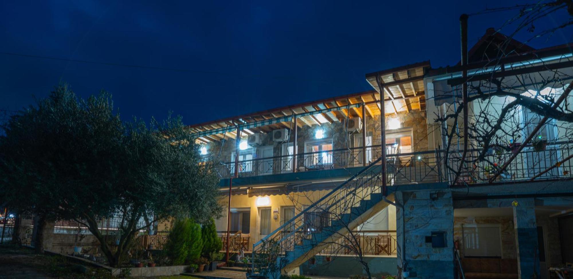 Guesthouse Adonis Káto Loutrákion Kültér fotó