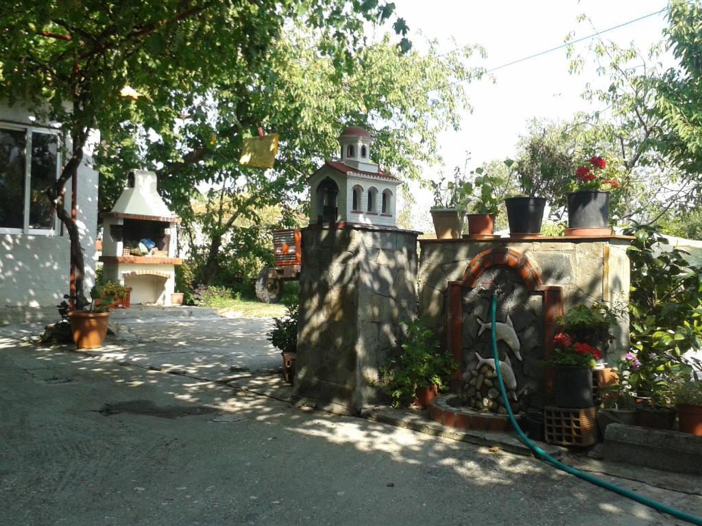 Guesthouse Adonis Káto Loutrákion Kültér fotó