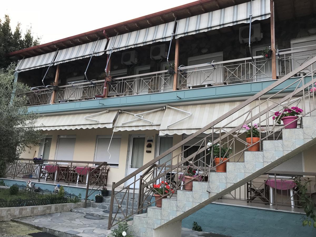 Guesthouse Adonis Káto Loutrákion Kültér fotó