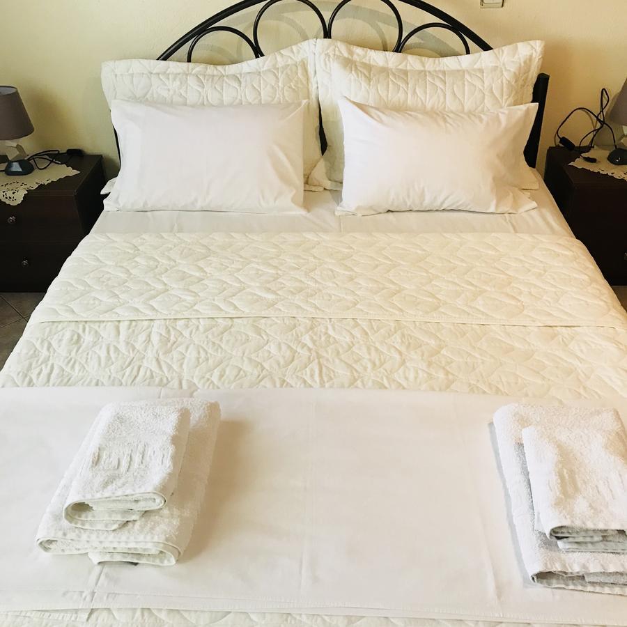 Guesthouse Adonis Káto Loutrákion Kültér fotó