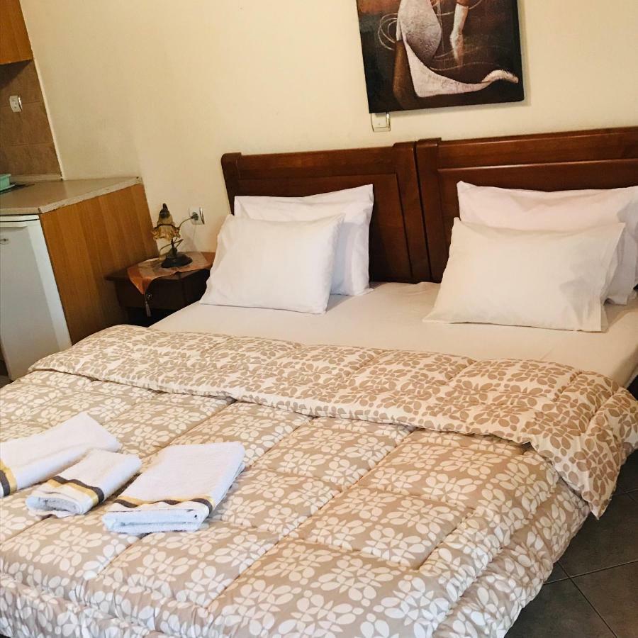 Guesthouse Adonis Káto Loutrákion Kültér fotó
